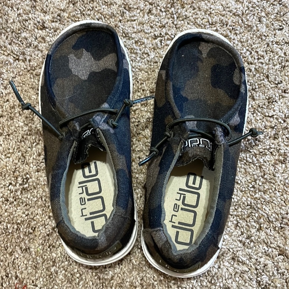 Hey Dude camo boys size 12